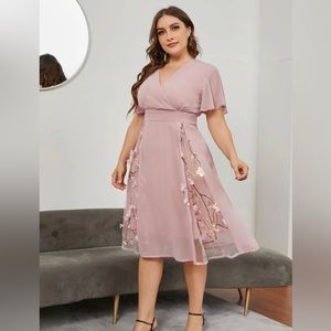 Plus Chiffon Plants Embroidered Appliqués Midi Dress Size 3XL(18)